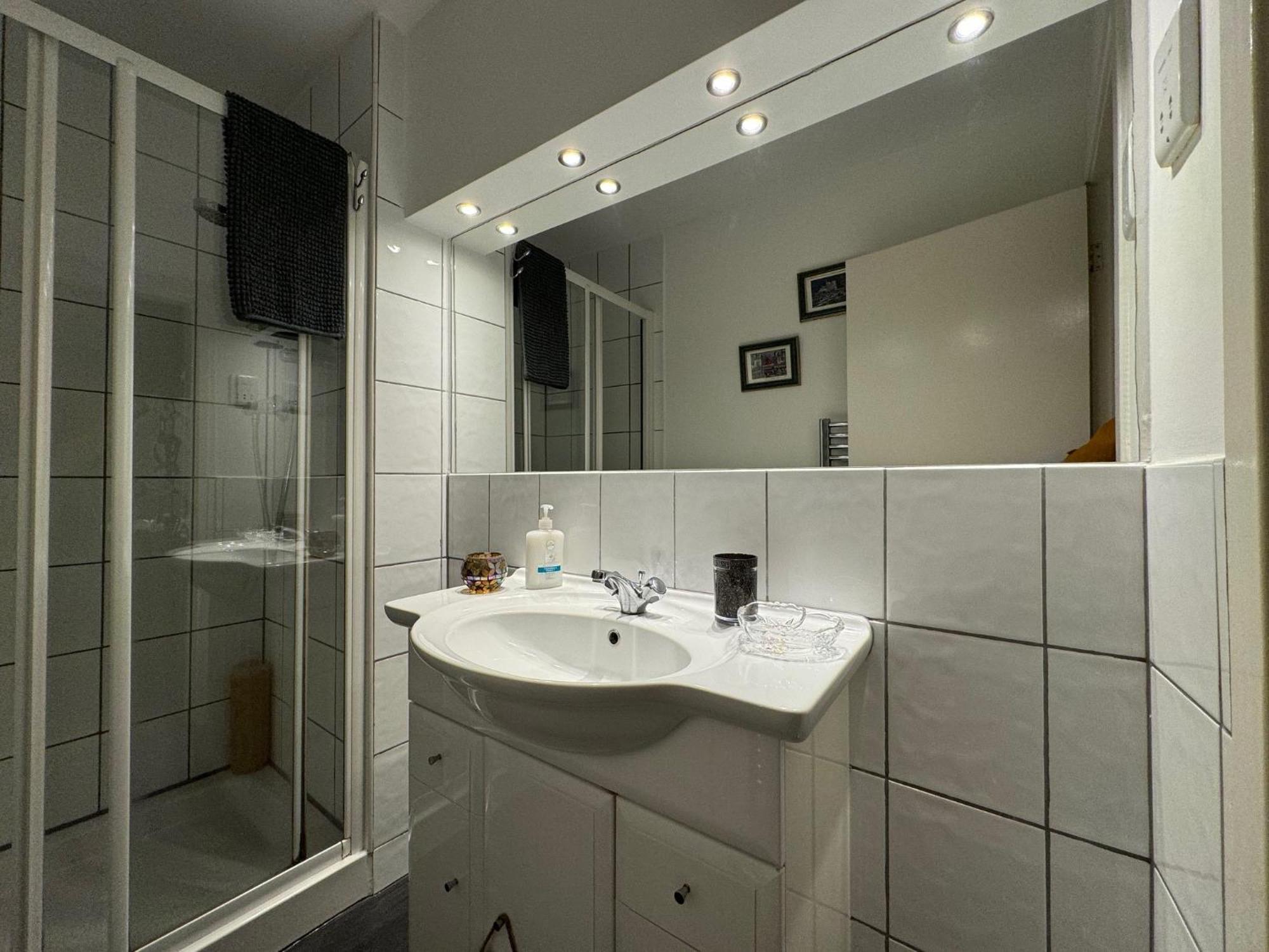 Edinburgh Two Bedroom Apartment With Free Side Street Parking 24 Hours Edimburgo Exterior foto